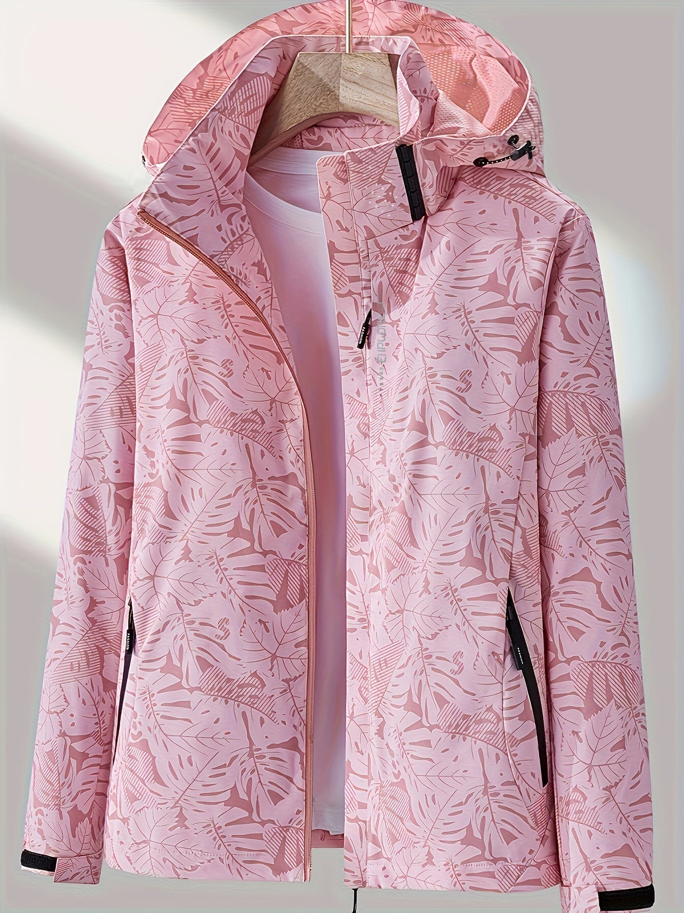 Übergangsjacke mit Kapuze | Leichtes Outdoor Design