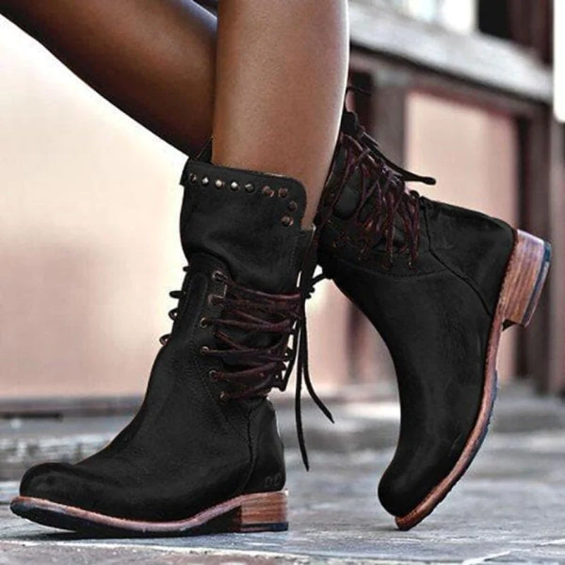 Stiefeletten - Klassische Schnürboots mit Nieten Detail