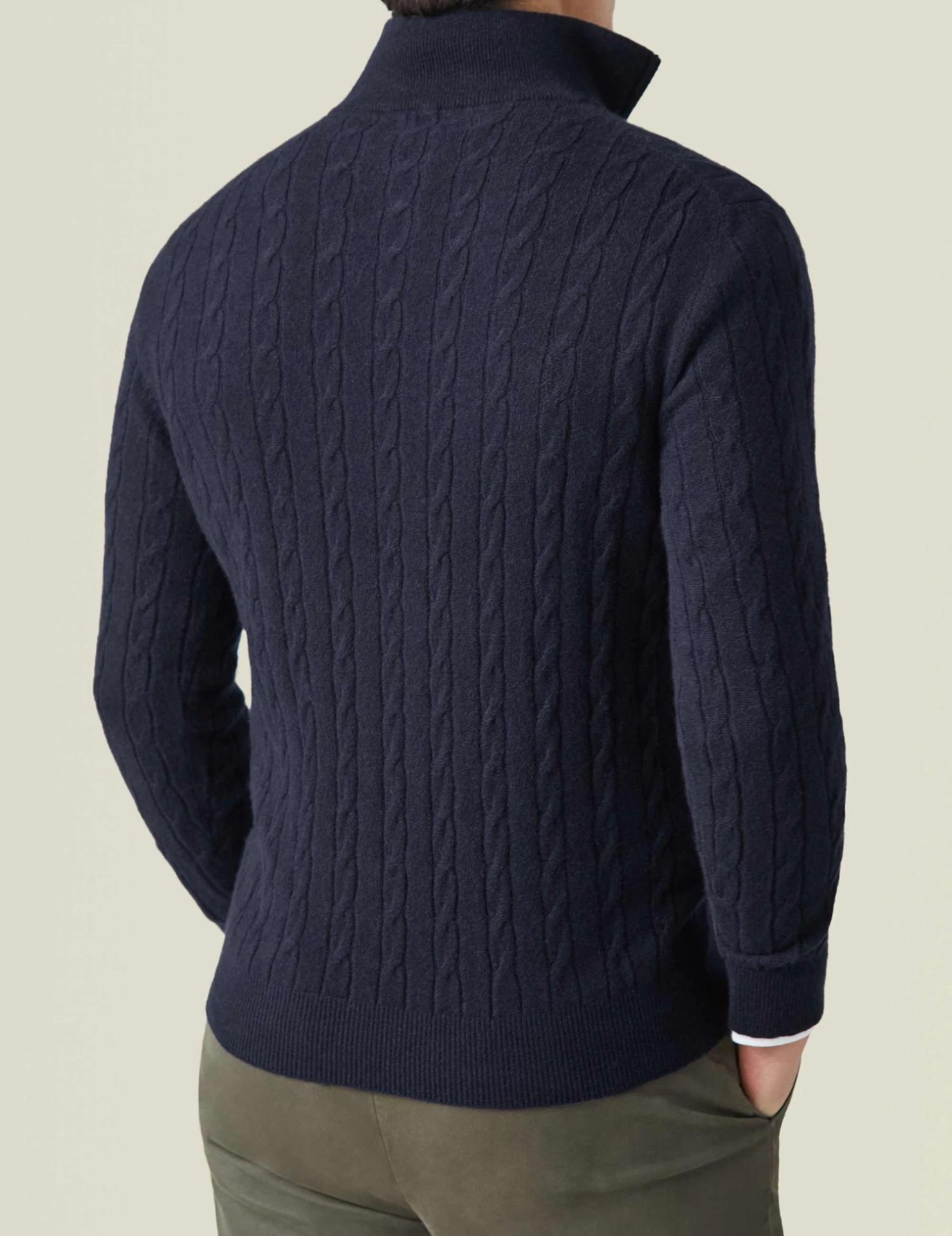Sweater mit Reißverschluss - Zopfmuster und Stehkragen