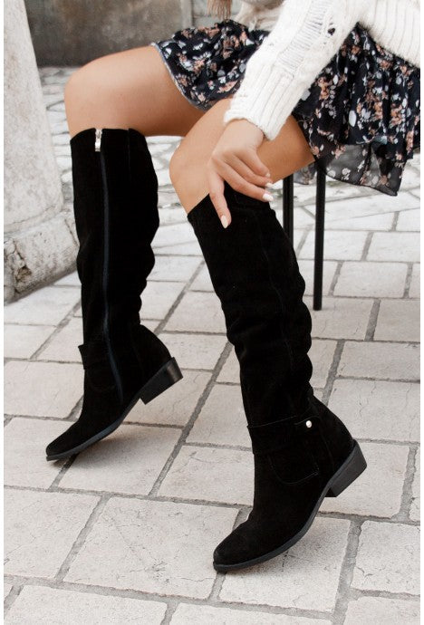 Kniehohe Stiefel - Schlanker Schnitt mit Reißverschluss
