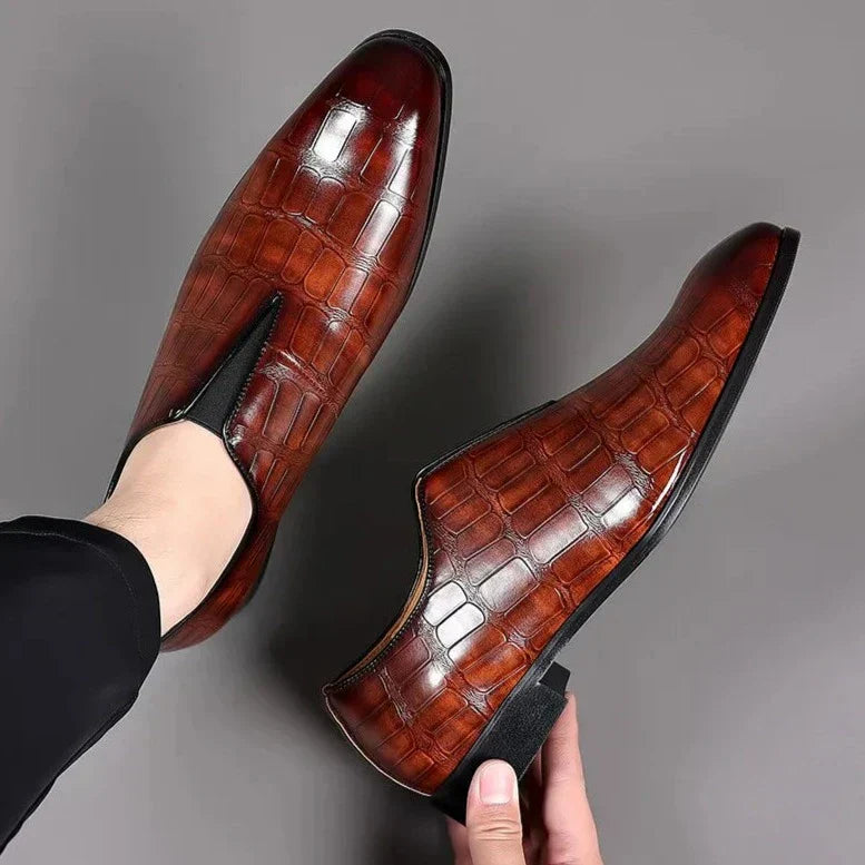 Formelle Schlupfschuhe - Glanzoptik mit Prägung