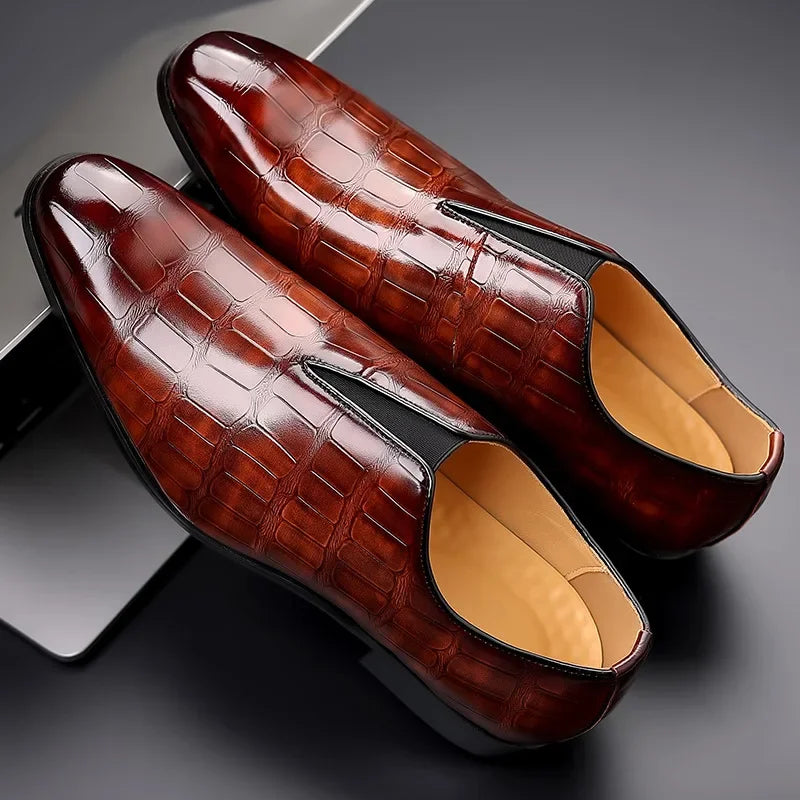 Formelle Schlupfschuhe - Glanzoptik mit Prägung