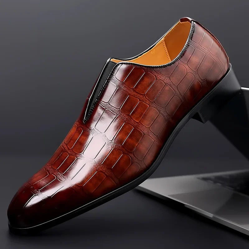 Formelle Schlupfschuhe - Glanzoptik mit Prägung