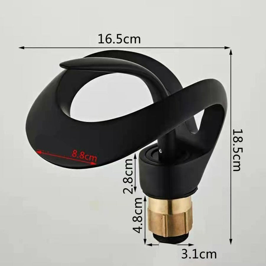 Design Armatur in Wellenform | Wasserfallhahn für Waschbecken