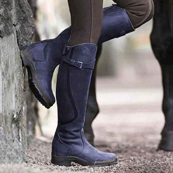 Kniehohe Stiefel - Riemendetail mit Profilsohle
