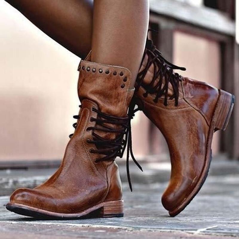 Stiefeletten - Klassische Schnürboots mit Nieten Detail