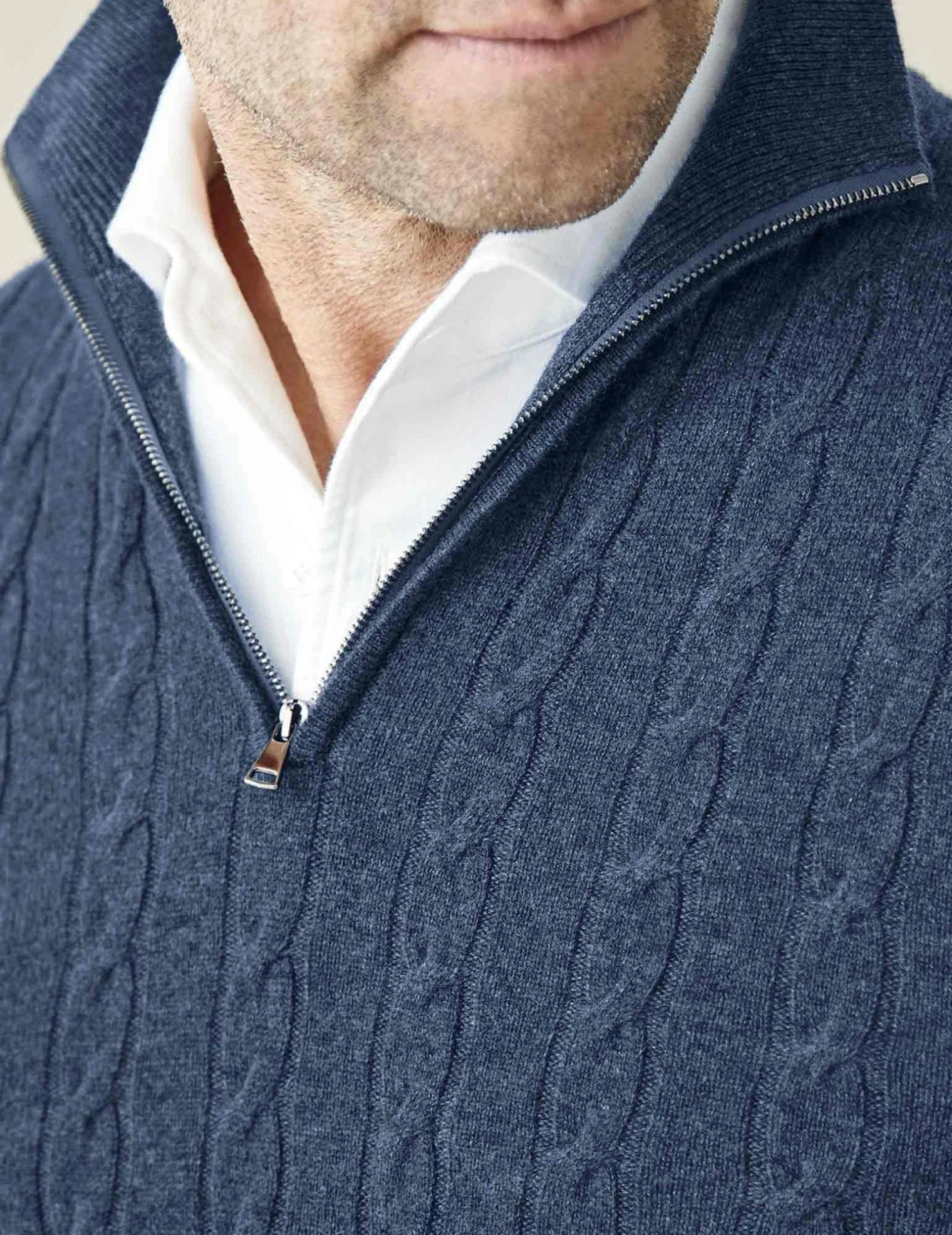 Sweater mit Reißverschluss - Zopfmuster und Stehkragen