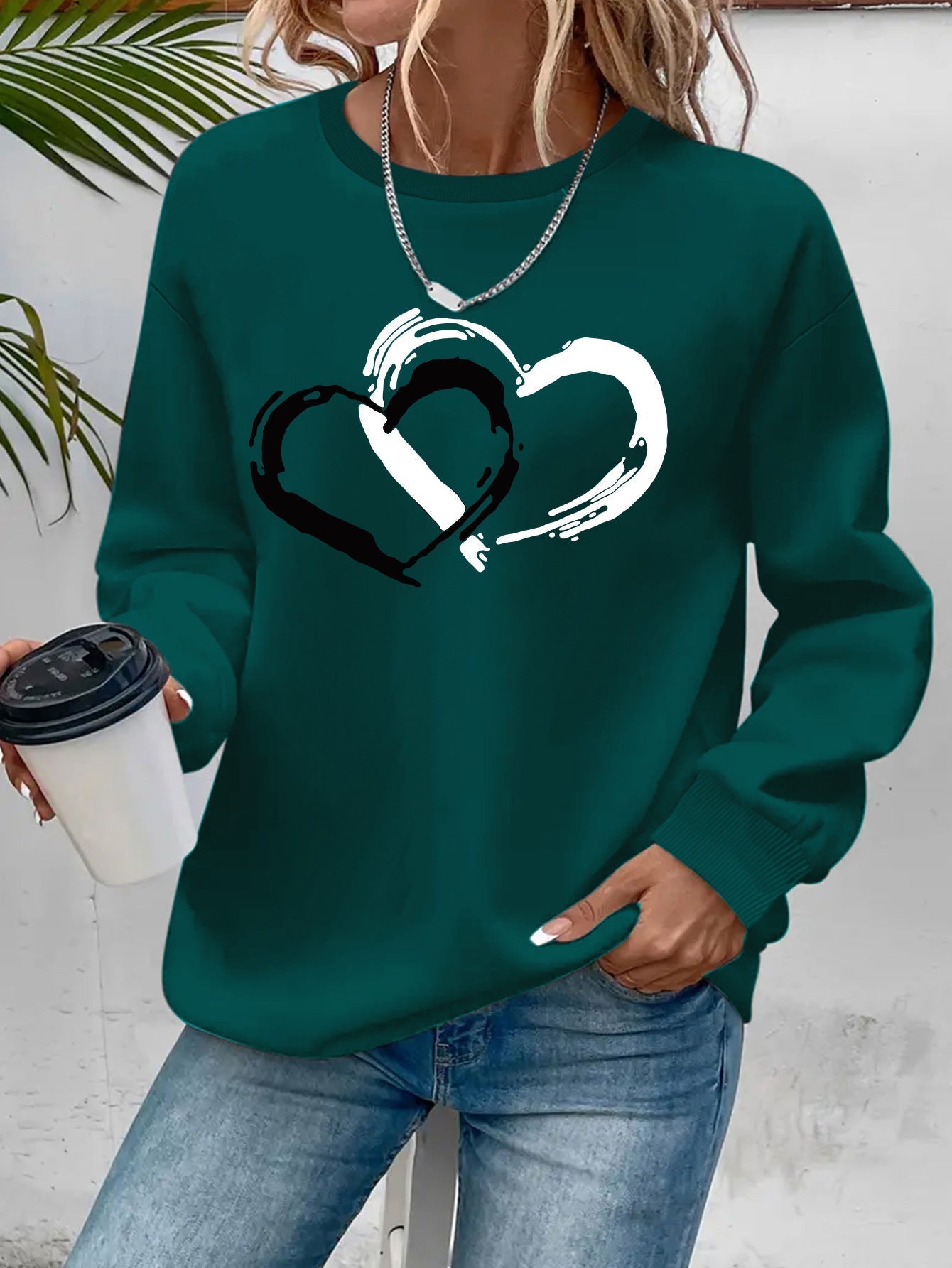 Pullover | Modernes Herzmotiv mit Rundhalsausschnitt