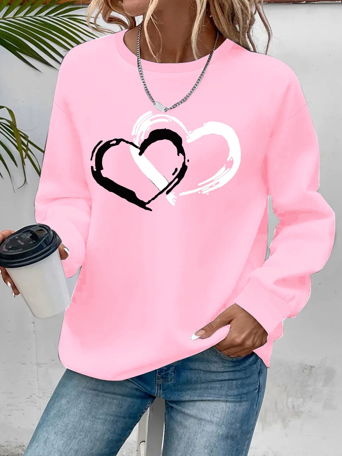 Pullover | Modernes Herzmotiv mit Rundhalsausschnitt