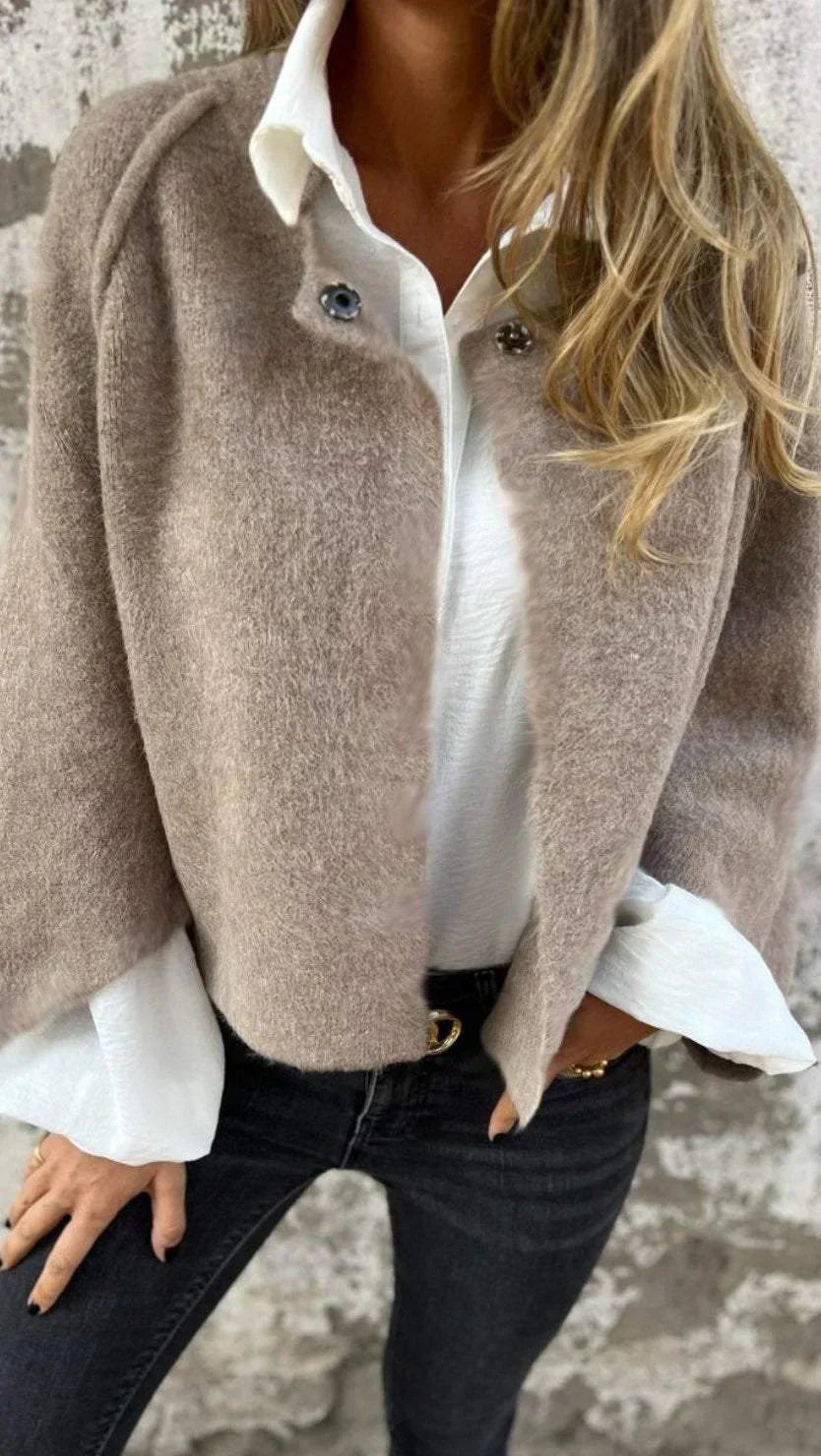 Kurze Strickjacke - Weit Geschnitten