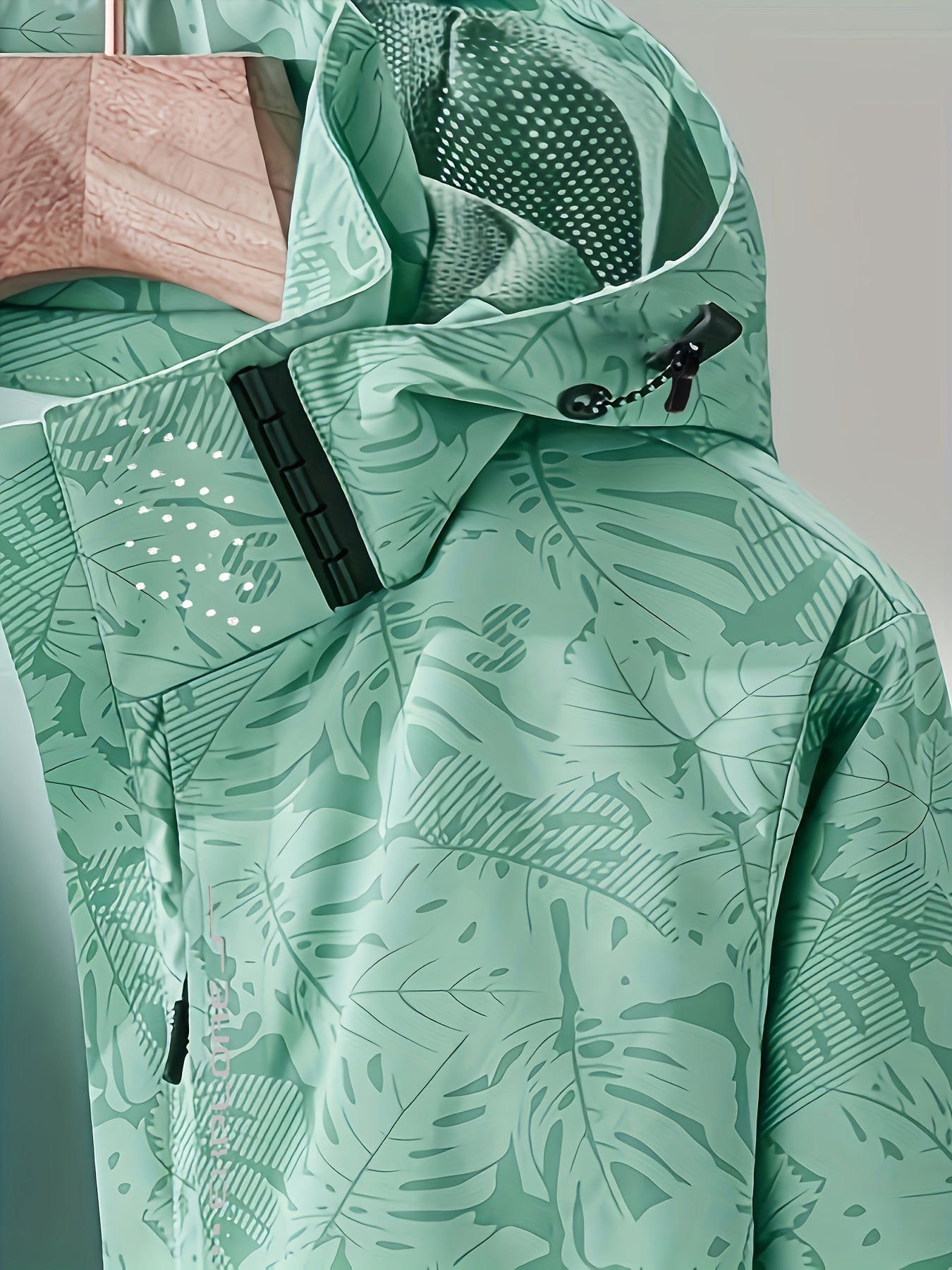 Übergangsjacke mit Kapuze | Leichtes Outdoor Design