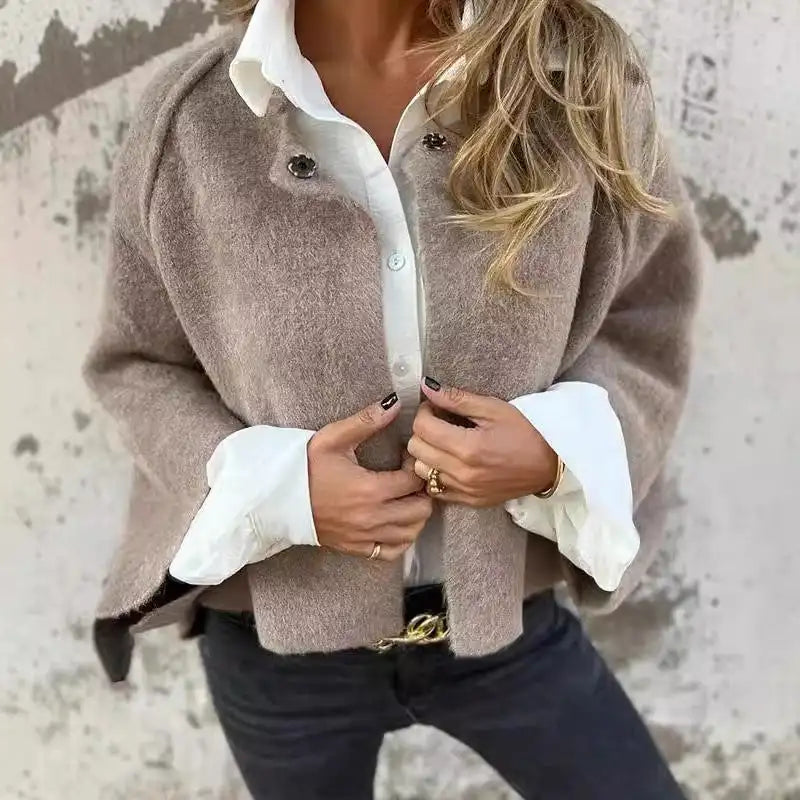 Kurze Strickjacke - Weit Geschnitten