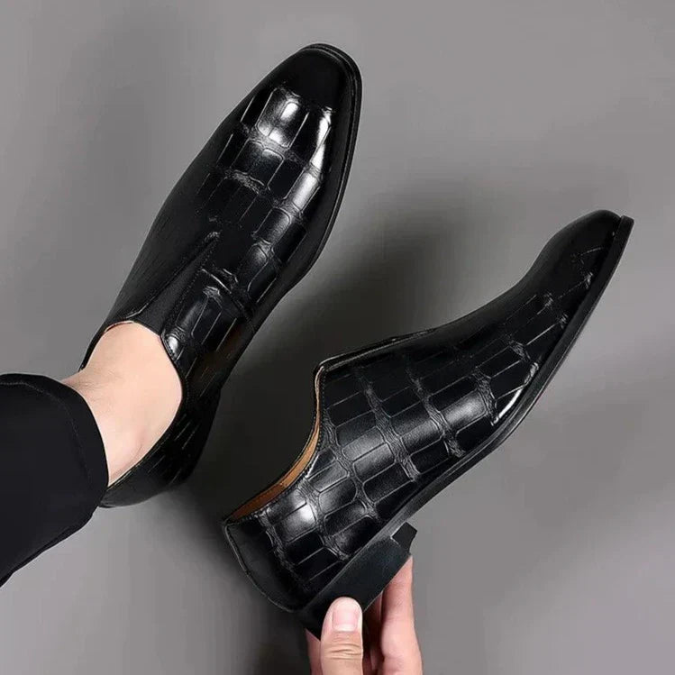 Formelle Schlupfschuhe - Glanzoptik mit Prägung