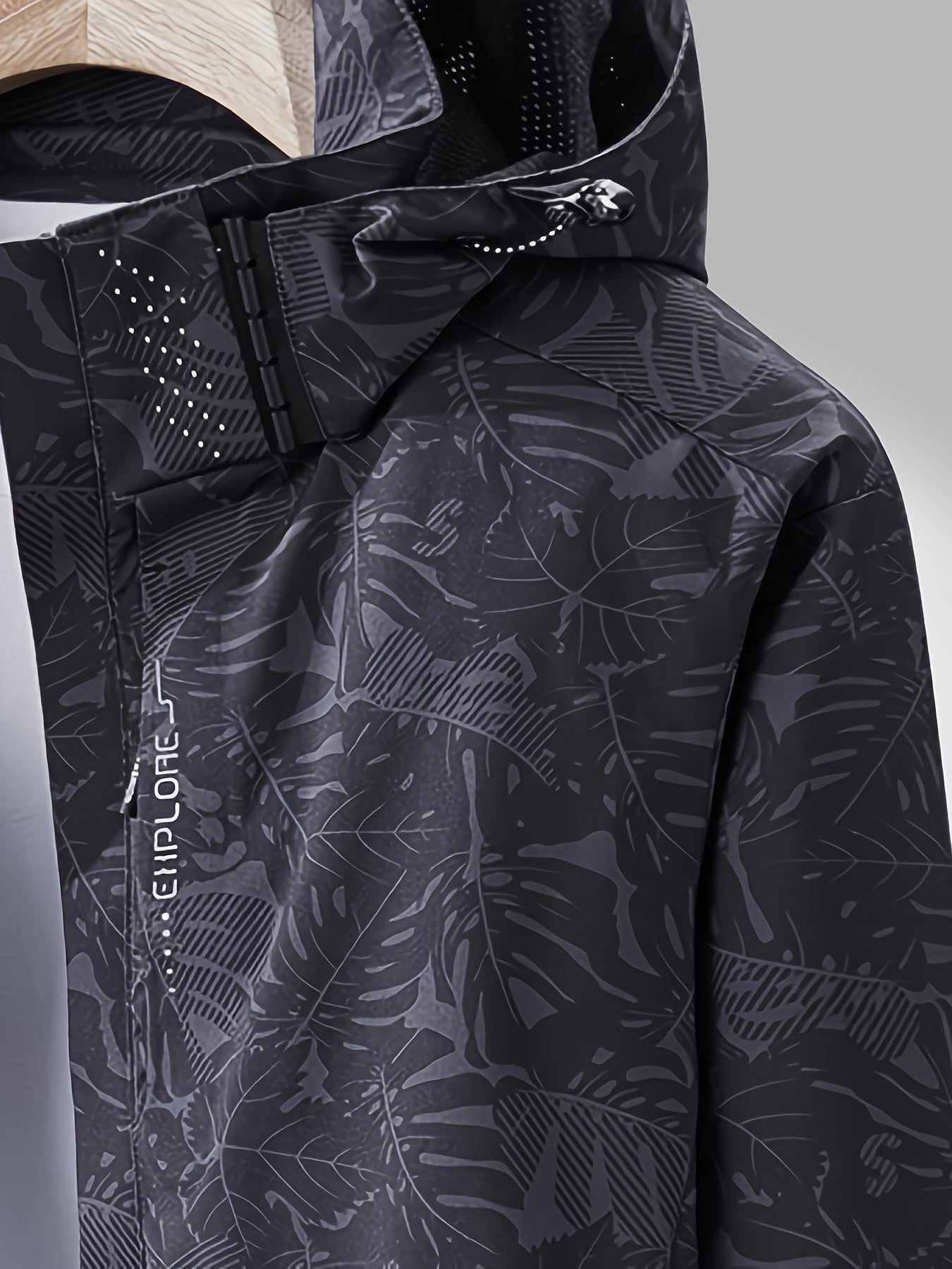 Übergangsjacke mit Kapuze | Leichtes Outdoor Design