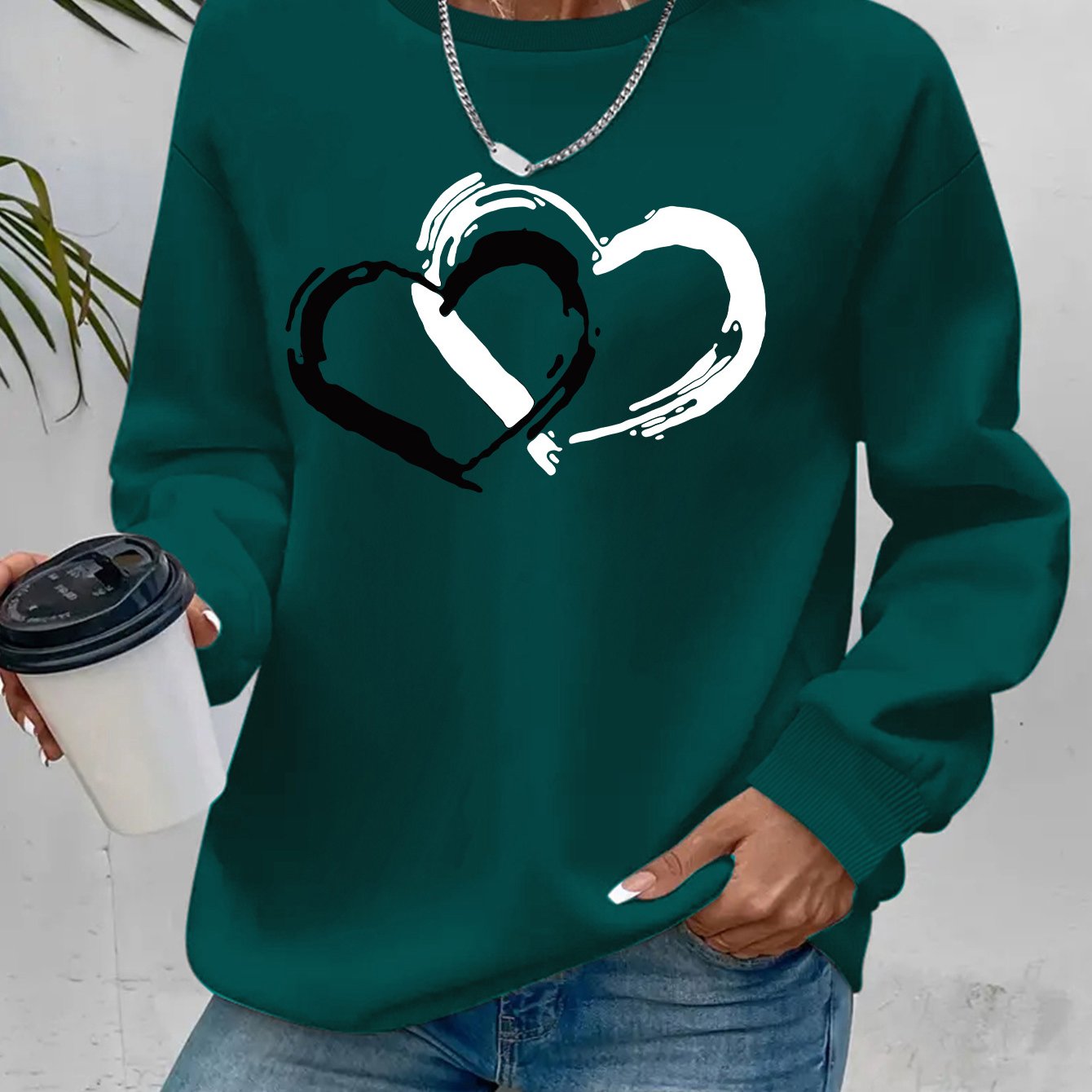 Pullover | Modernes Herzmotiv mit Rundhalsausschnitt