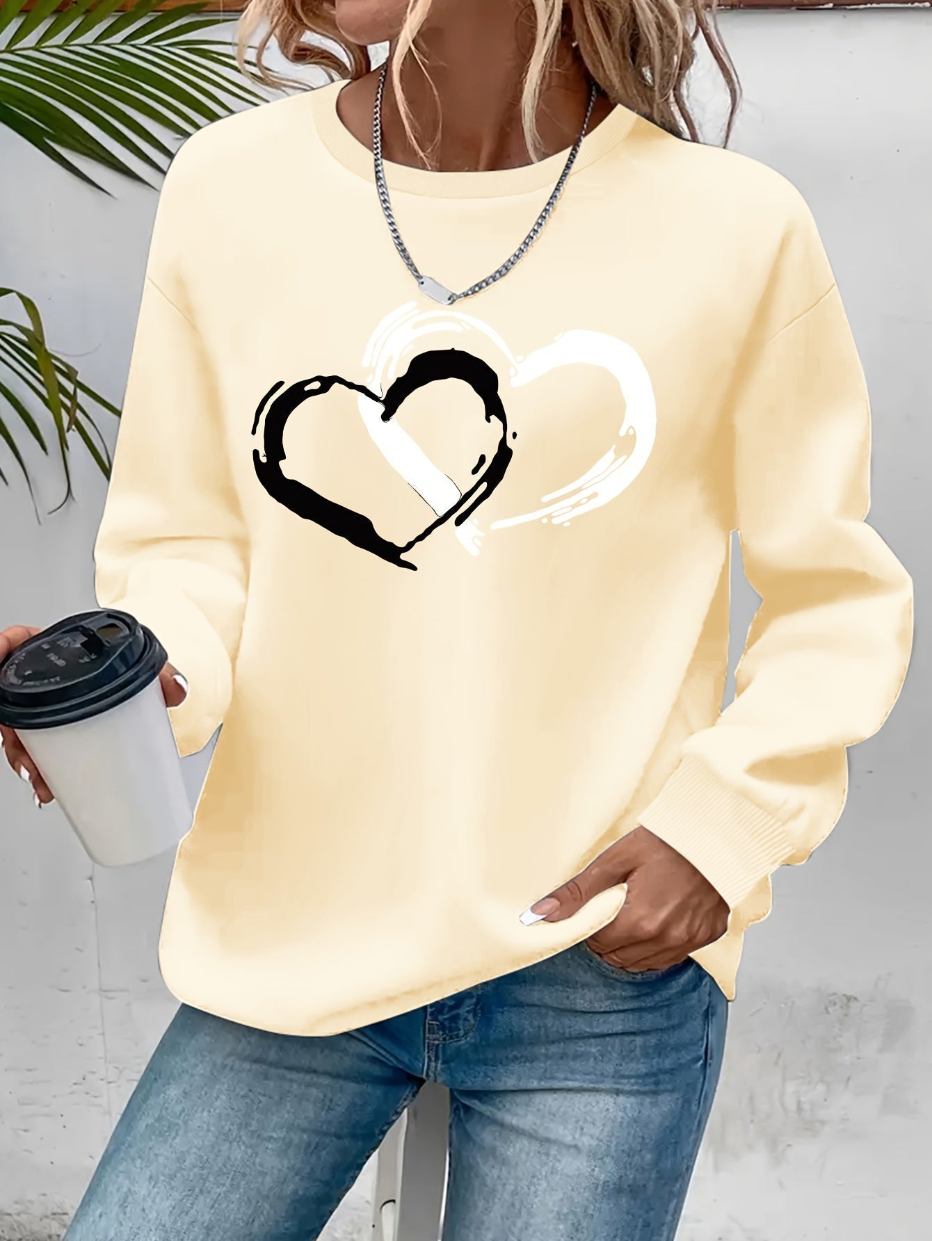 Pullover | Modernes Herzmotiv mit Rundhalsausschnitt