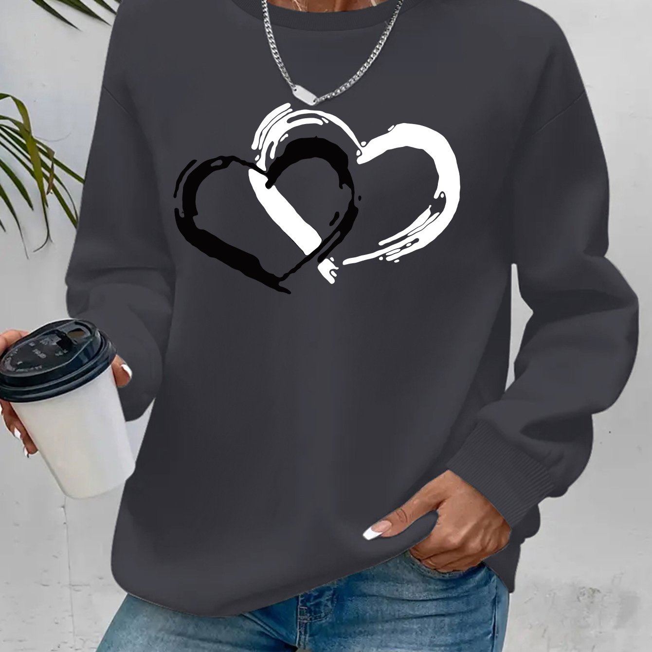 Pullover | Modernes Herzmotiv mit Rundhalsausschnitt
