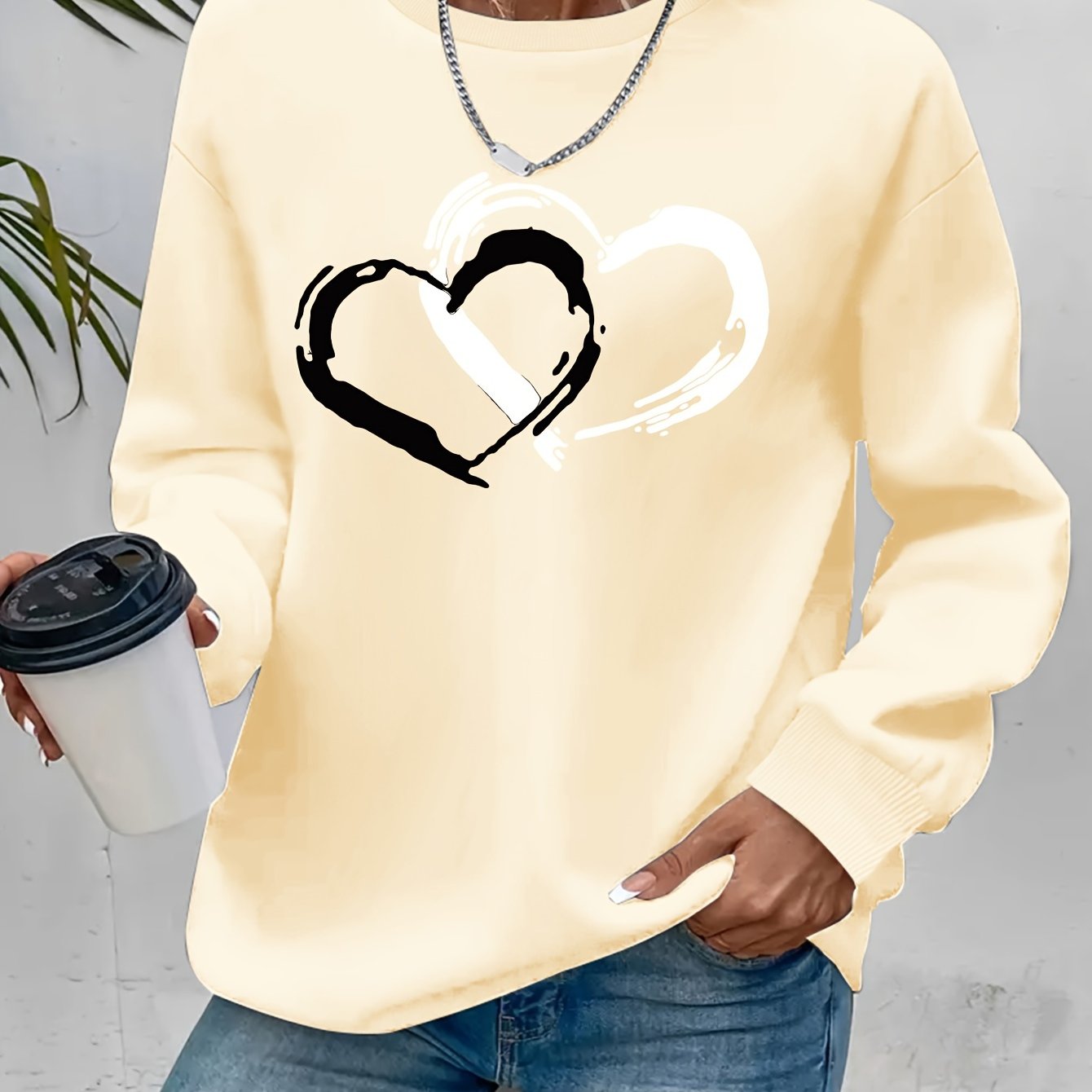 Pullover | Modernes Herzmotiv mit Rundhalsausschnitt