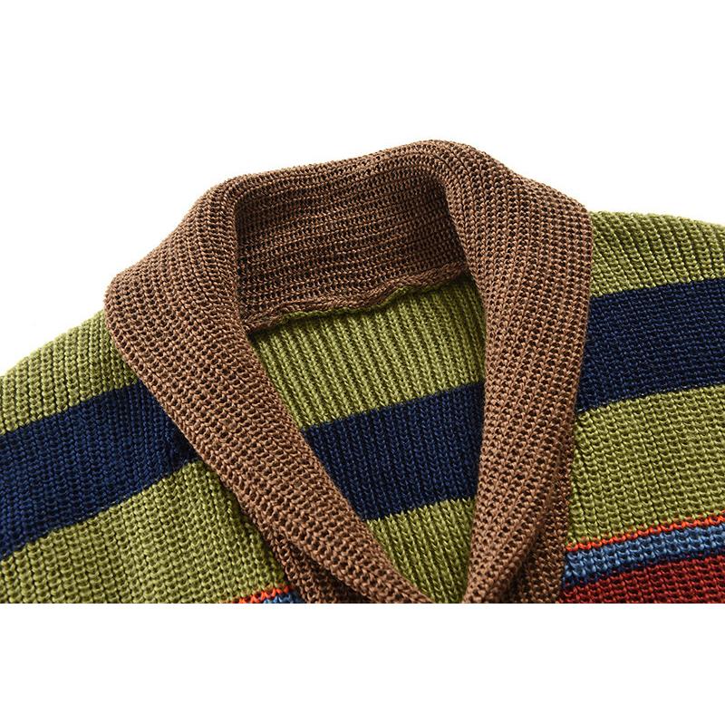 Strickjacke Mit Knöpfen - Gestreiftes Design Mit Schalkragen